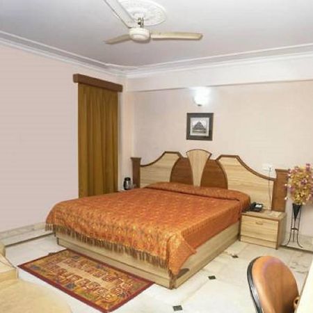 אגרטלה Hotel Welcome Palace מראה חיצוני תמונה