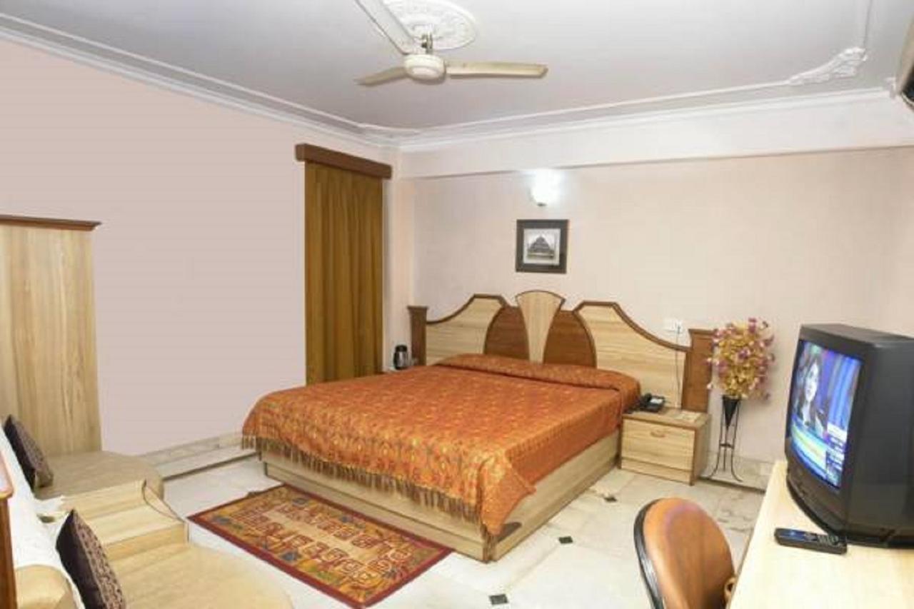 אגרטלה Hotel Welcome Palace מראה חיצוני תמונה
