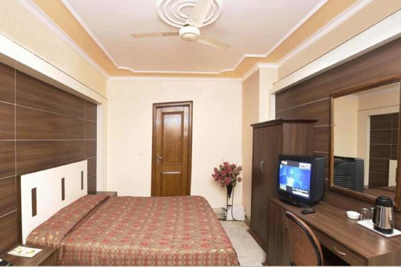 אגרטלה Hotel Welcome Palace מראה חיצוני תמונה